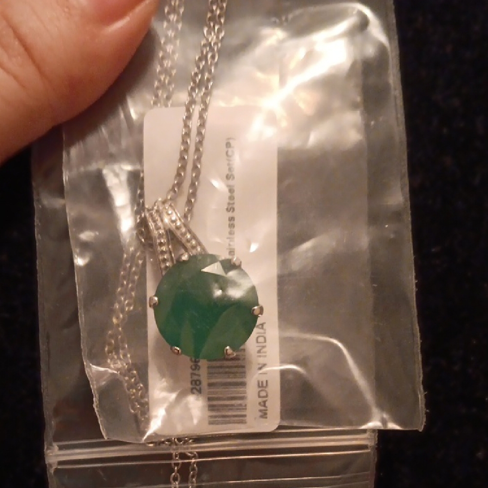 Green Onyx 9.10 ctw Solitaire Pendant in Stainless Steel 20 inches